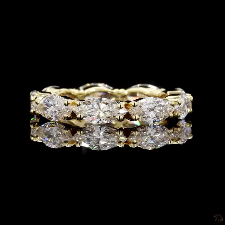 Diamond Love Ring LUXOR 113 – 18 Karat Gelbgold mit Diamanten | Diamond Love Ring LUXOR 113 – 18K Yellow Gold with Diamonds