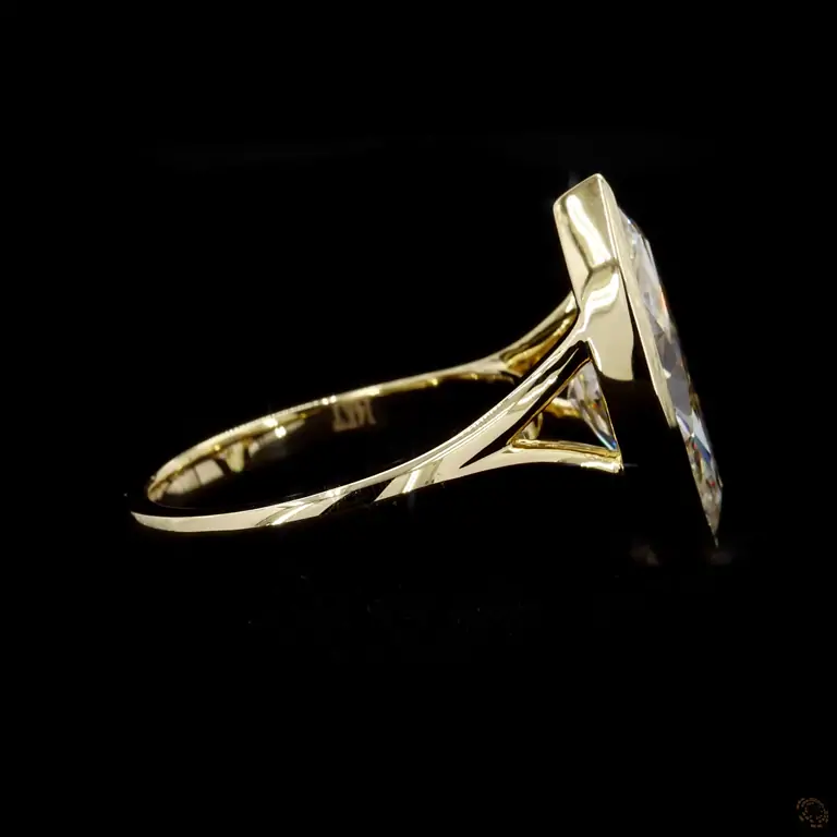 Ring 14 Karat Gelbgold mit Diamanten – LUXOR 111